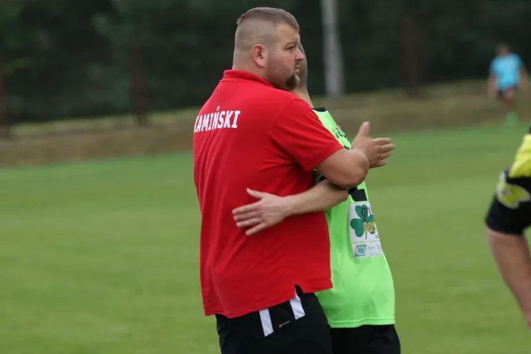 Porażka GKS Andrzejewo i komplet punktów Iskry Zaręby Kościelne na boiskach B klasy (zdjęcia, wideo)