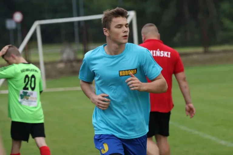 Porażka GKS Andrzejewo i komplet punktów Iskry Zaręby Kościelne na boiskach B klasy (zdjęcia, wideo)