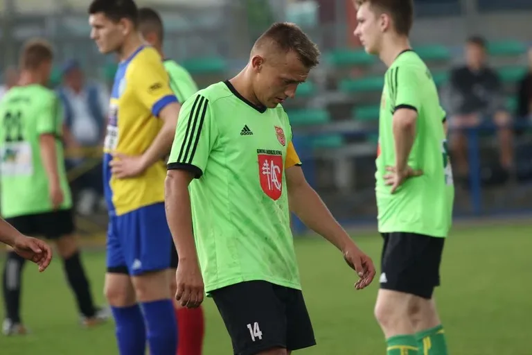Porażka GKS Andrzejewo i komplet punktów Iskry Zaręby Kościelne na boiskach B klasy (zdjęcia, wideo)