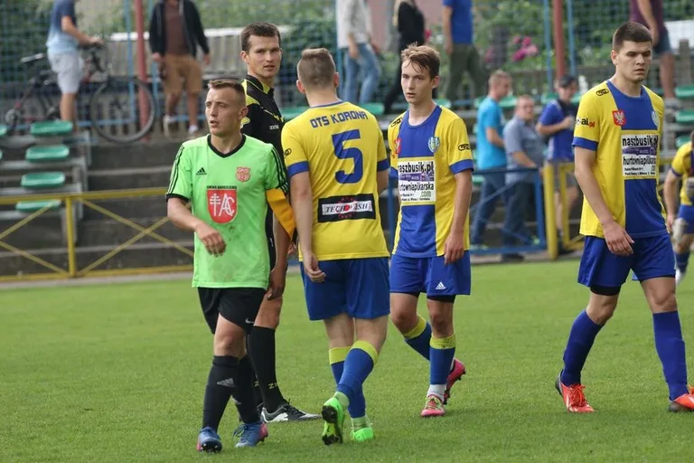 Porażka GKS Andrzejewo i komplet punktów Iskry Zaręby Kościelne na boiskach B klasy (zdjęcia, wideo)