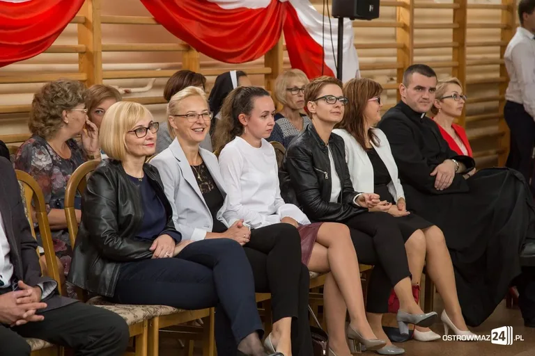 Pierwszy dzwonek zabrzmiał w "Ekonomiku" (zdjęcia)