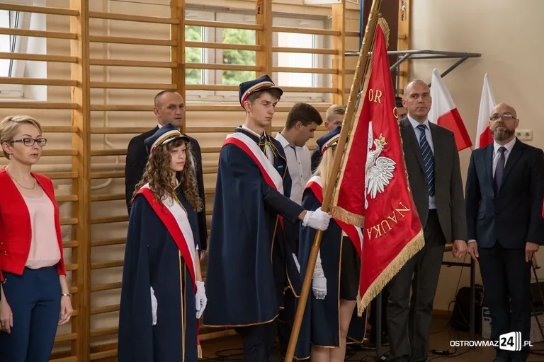Pierwszy dzwonek zabrzmiał w "Ekonomiku" (zdjęcia)