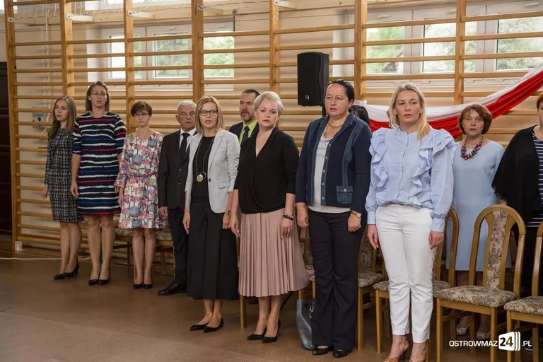 Pierwszy dzwonek zabrzmiał w "Ekonomiku" (zdjęcia)