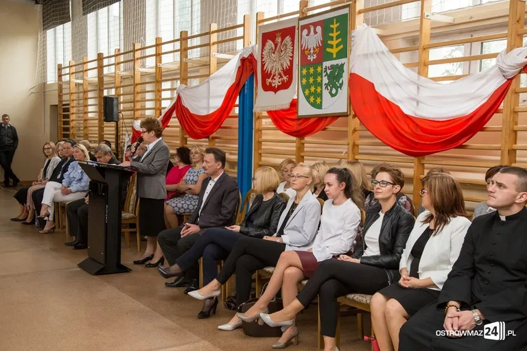 Pierwszy dzwonek zabrzmiał w "Ekonomiku" (zdjęcia)