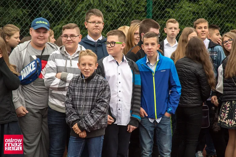Rozpoczęcie roku szkolnego w ostrowskiej "Trójce" (zdjęcia)