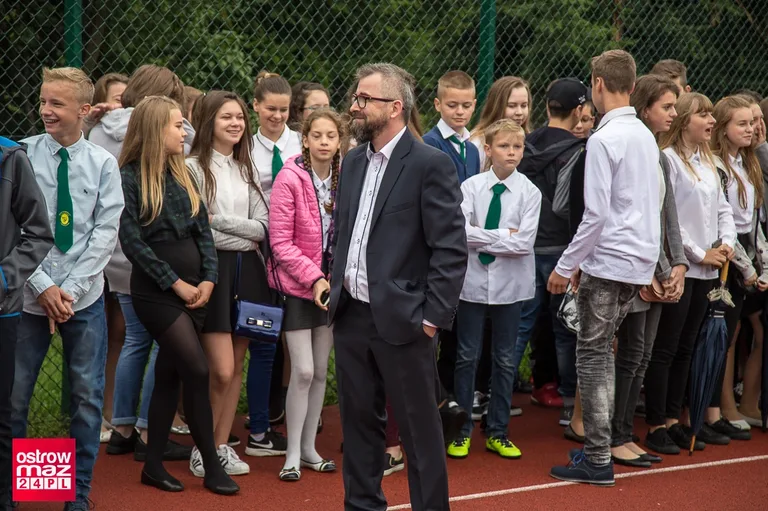 Rozpoczęcie roku szkolnego w ostrowskiej "Trójce" (zdjęcia)