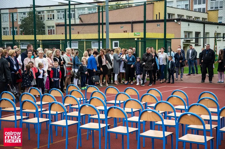 Rozpoczęcie roku szkolnego w ostrowskiej "Trójce" (zdjęcia)