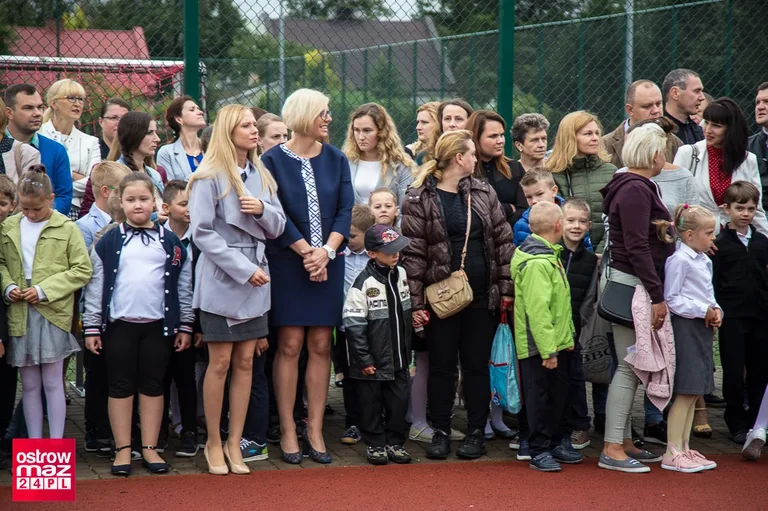 Rozpoczęcie roku szkolnego w ostrowskiej "Trójce" (zdjęcia)