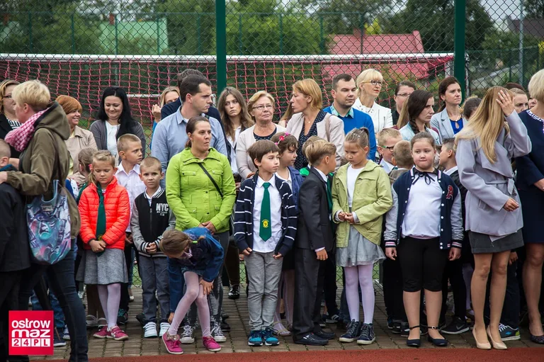 Rozpoczęcie roku szkolnego w ostrowskiej "Trójce" (zdjęcia)
