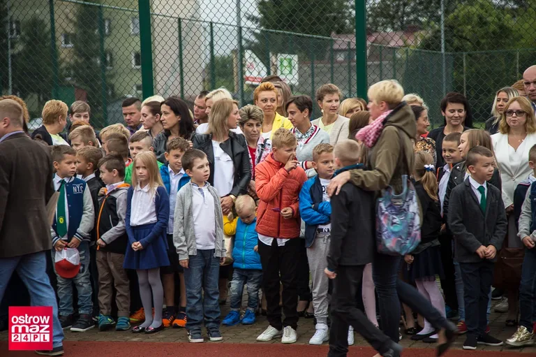 Rozpoczęcie roku szkolnego w ostrowskiej "Trójce" (zdjęcia)