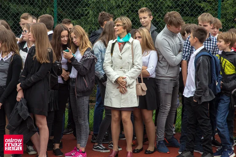 Rozpoczęcie roku szkolnego w ostrowskiej "Trójce" (zdjęcia)
