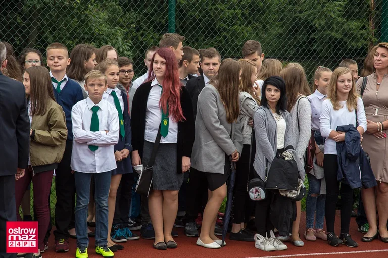 Rozpoczęcie roku szkolnego w ostrowskiej "Trójce" (zdjęcia)
