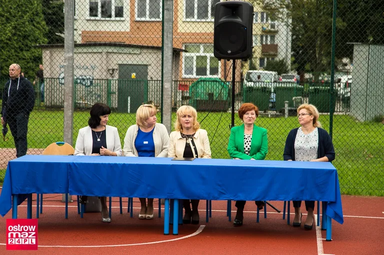 Rozpoczęcie roku szkolnego w ostrowskiej "Trójce" (zdjęcia)