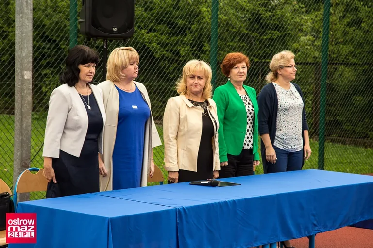 Rozpoczęcie roku szkolnego w ostrowskiej "Trójce" (zdjęcia)