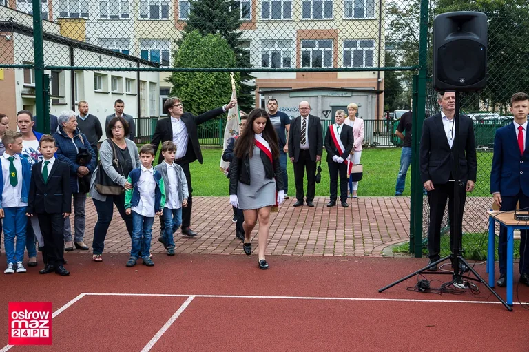 Rozpoczęcie roku szkolnego w ostrowskiej "Trójce" (zdjęcia)