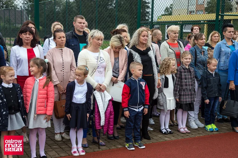 Rozpoczęcie roku szkolnego w ostrowskiej "Trójce" (zdjęcia)
