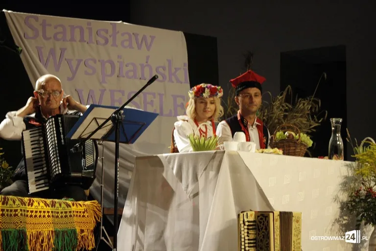 Ostrowianie wspólnie czytali "Wesele" (zdjęcia)