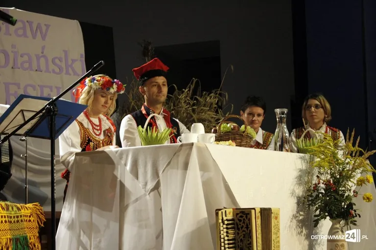 Ostrowianie wspólnie czytali "Wesele" (zdjęcia)
