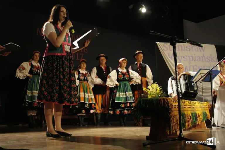 Ostrowianie wspólnie czytali "Wesele" (zdjęcia)