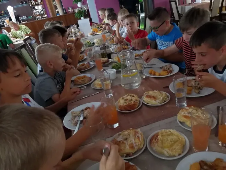 Młodzi piłkarze na obozie w Jarocinie (zdjęcia)