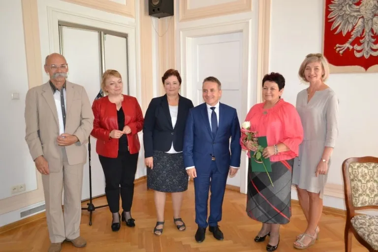Awanse zawodowe i nominacja dyrektorska dla ostrowskich nauczycieli (zdjęcia)