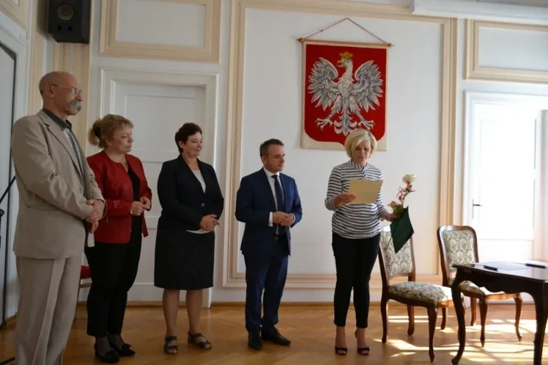 Awanse zawodowe i nominacja dyrektorska dla ostrowskich nauczycieli (zdjęcia)