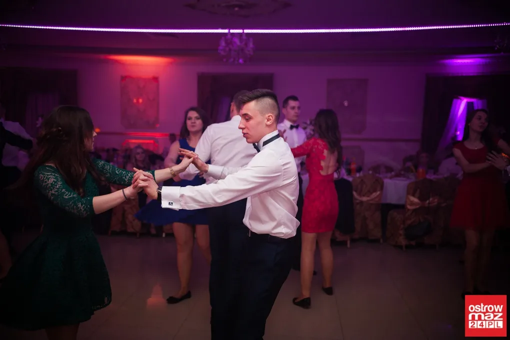 Studniówka ZS CKR w Starym Lubiejewie (zdjęcia, wideo)