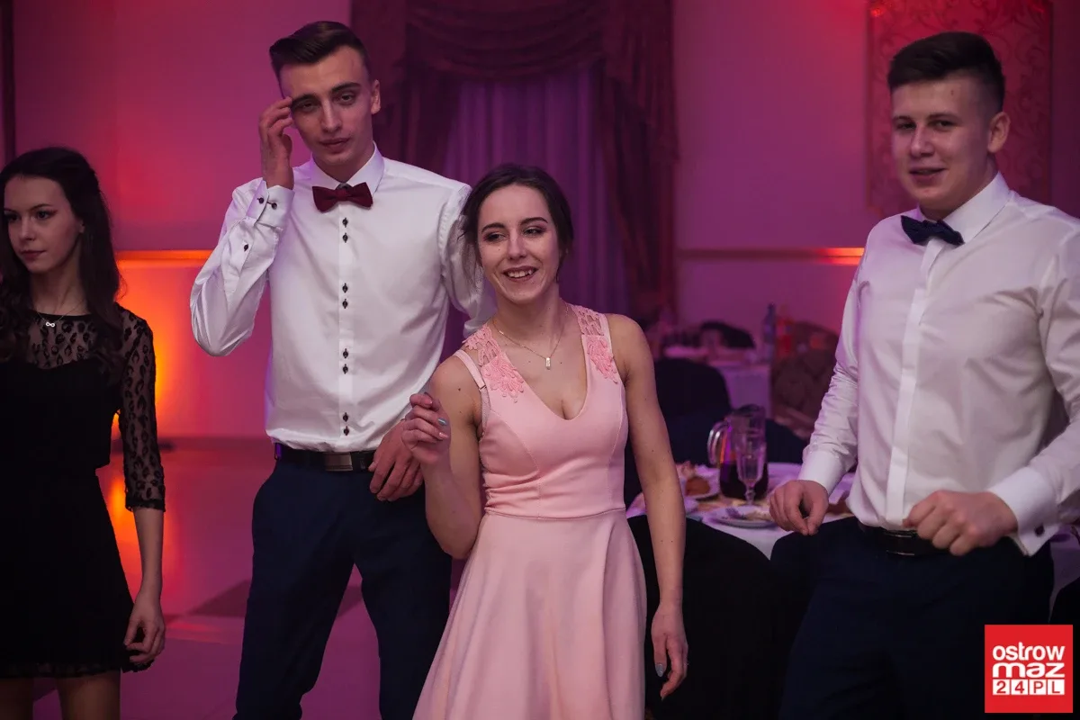 Studniówka ZS CKR w Starym Lubiejewie (zdjęcia, wideo)
