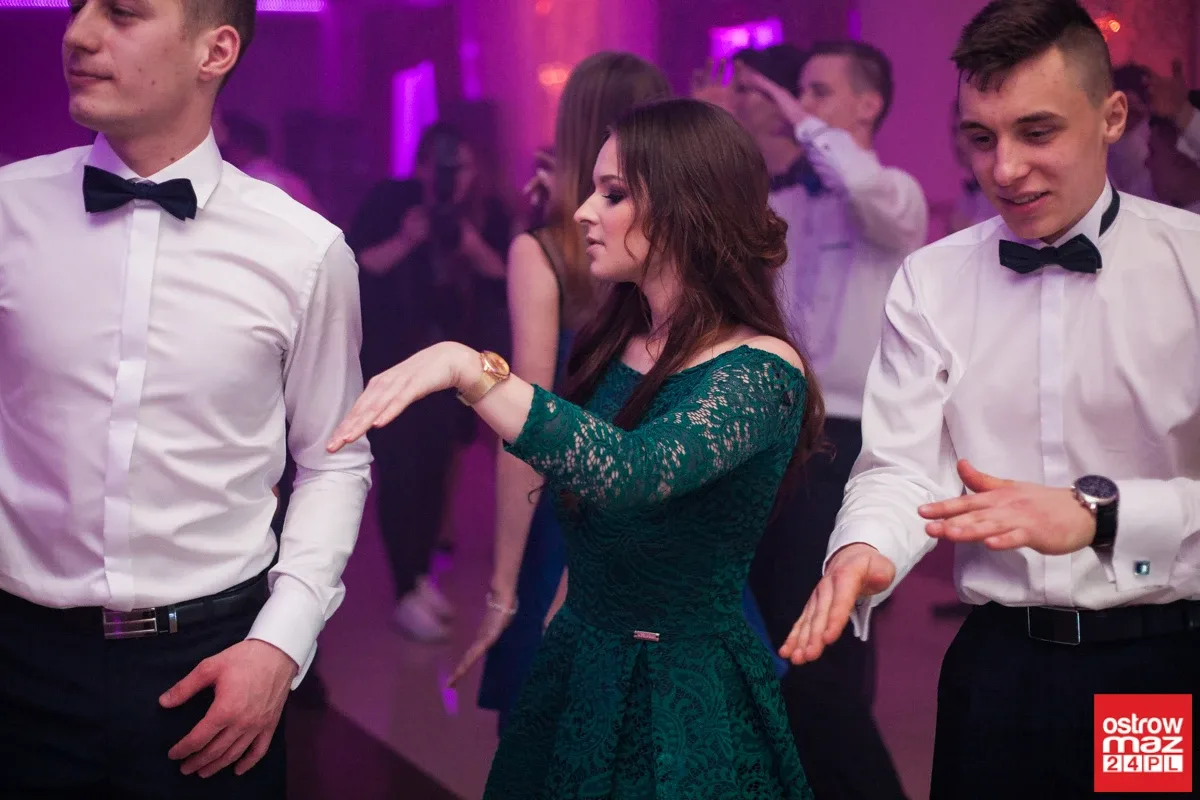 Studniówka ZS CKR w Starym Lubiejewie (zdjęcia, wideo)