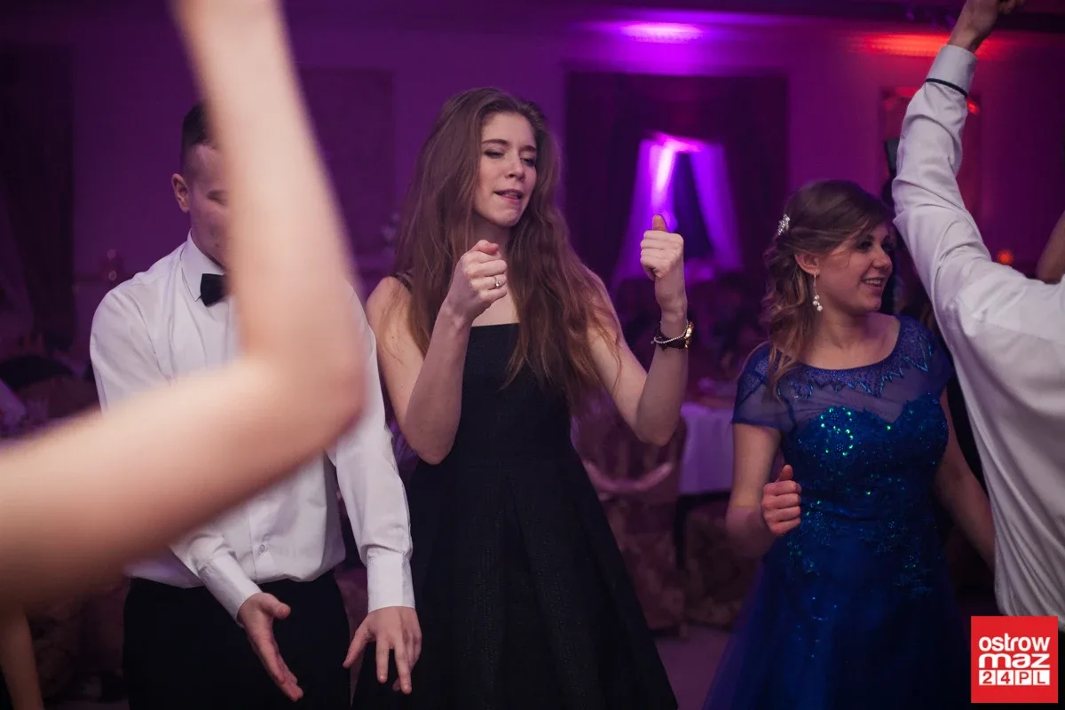Studniówka ZS CKR w Starym Lubiejewie (zdjęcia, wideo)