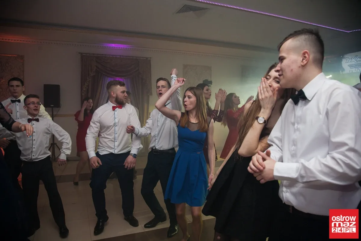 Studniówka ZS CKR w Starym Lubiejewie (zdjęcia, wideo)