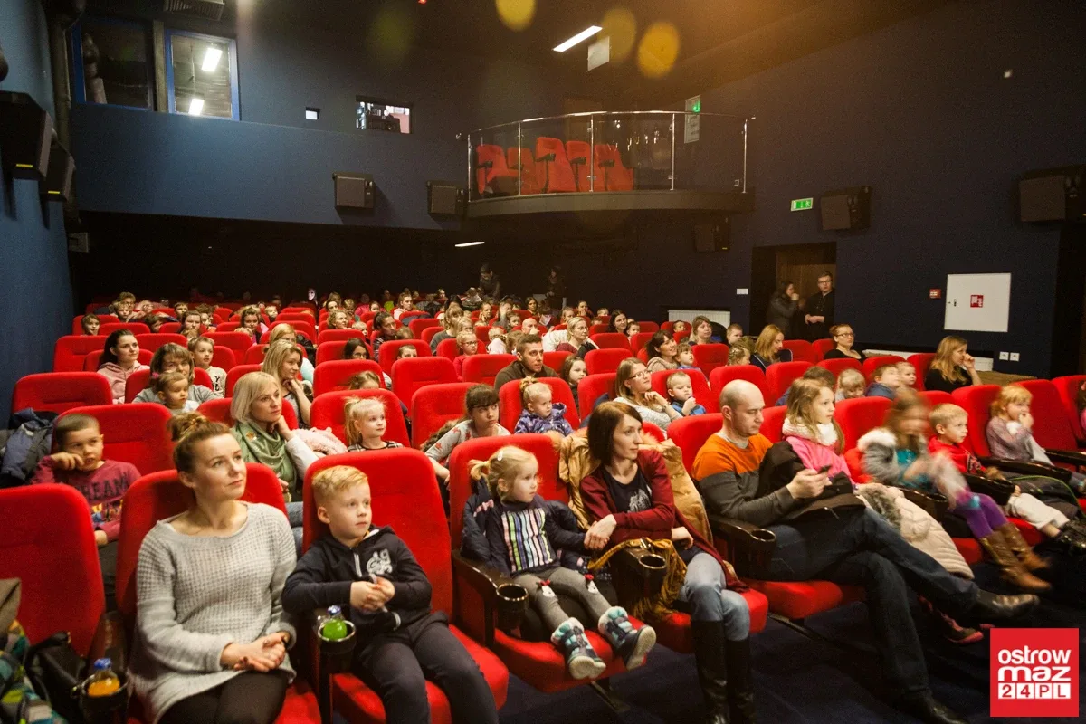 Teatrzyk "Zima u Kubusia" na deskach ostrowskiego kina (zdjęcia, wideo)