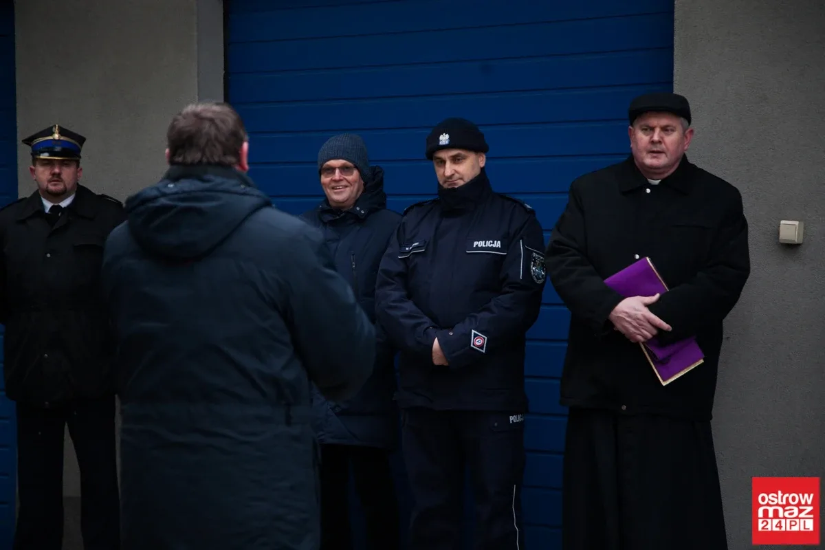 Ostrowska komenda Policji z nowymi radiowozami (zdjęcia, wideo)