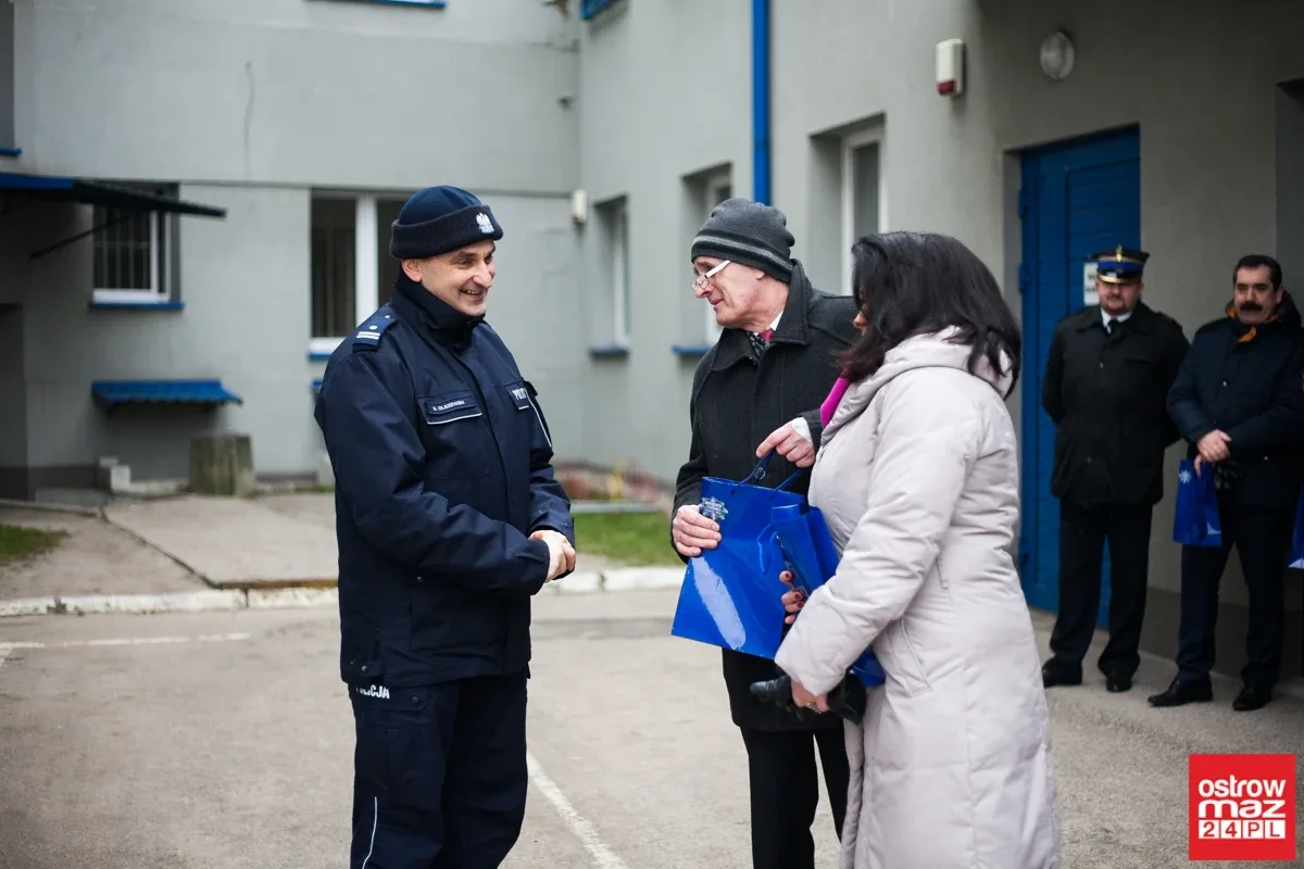 Ostrowska komenda Policji z nowymi radiowozami (zdjęcia, wideo)