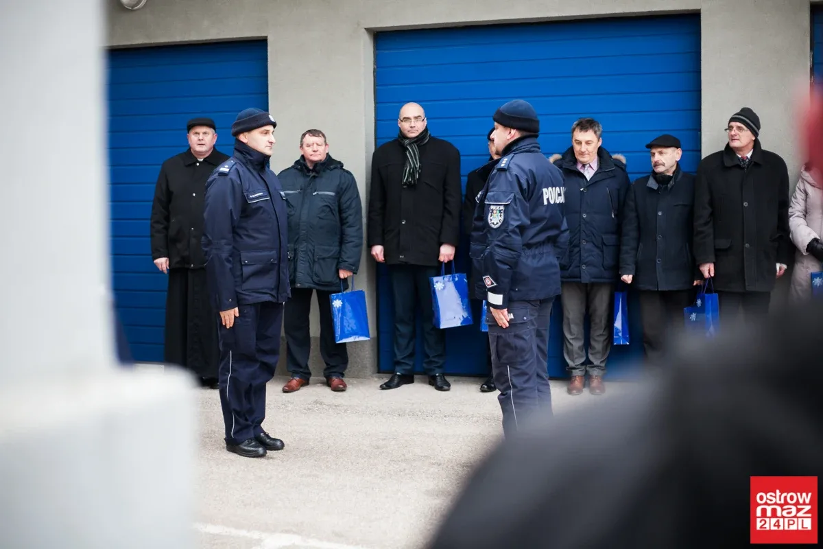 Ostrowska komenda Policji z nowymi radiowozami (zdjęcia, wideo)