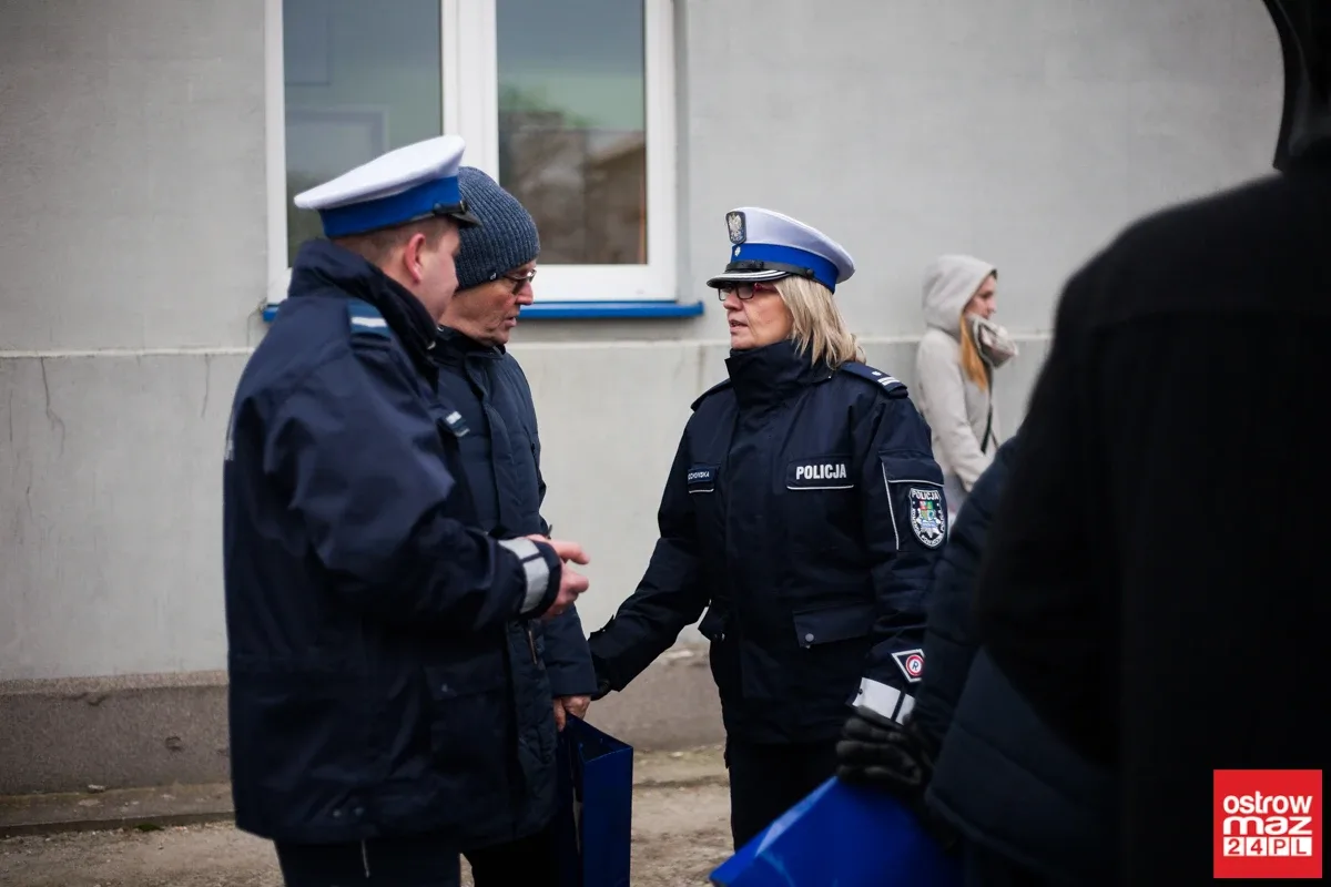 Ostrowska komenda Policji z nowymi radiowozami (zdjęcia, wideo)