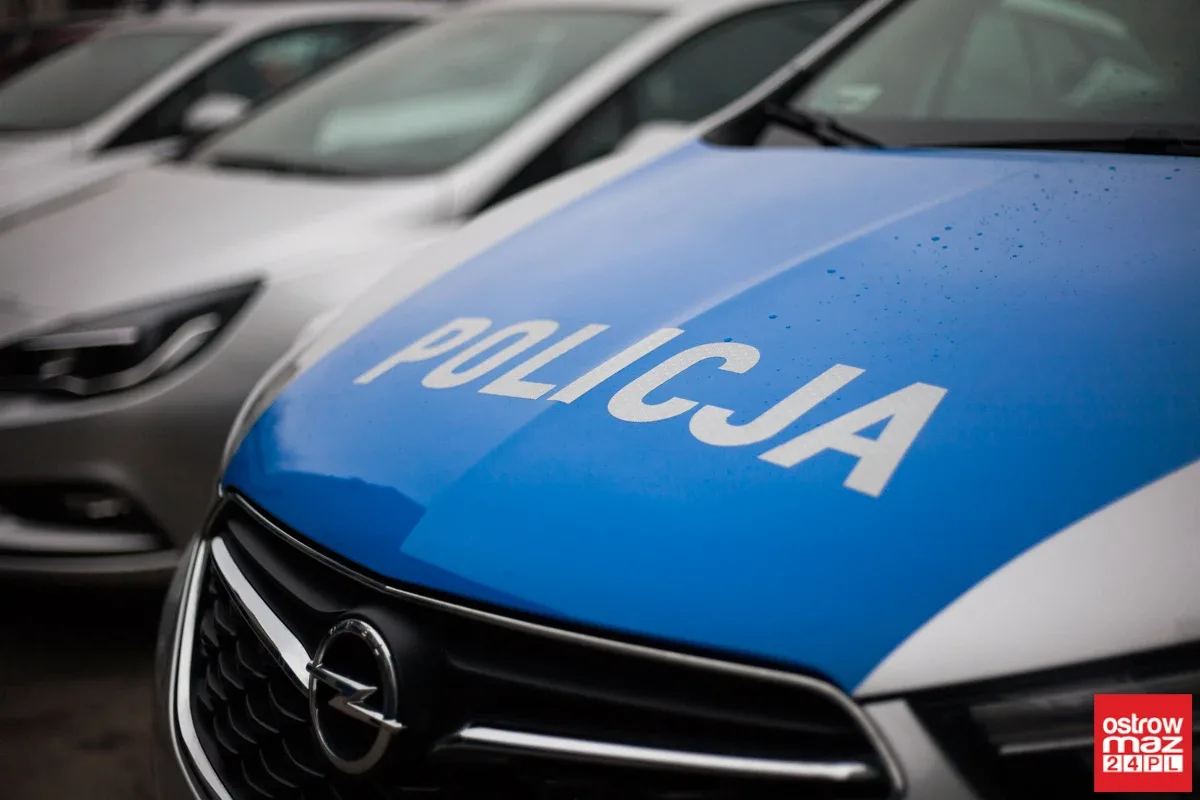 Ostrowska komenda Policji z nowymi radiowozami (zdjęcia, wideo)