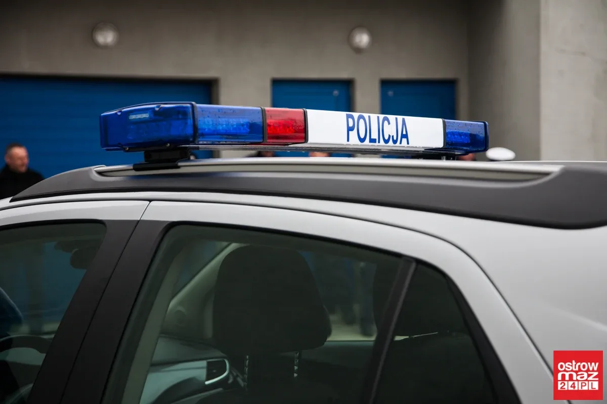 Ostrowska komenda Policji z nowymi radiowozami (zdjęcia, wideo)