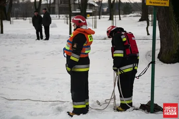 Pokaz ratownictwa lodowego w wykonaniu strażaków (zdjęcia, wideo)