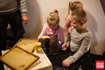 Dzieci poznały zawód pszczelarza (zdjęcia, wideo)
