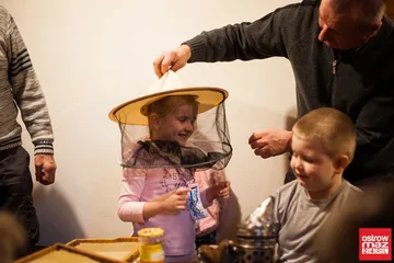Dzieci poznały zawód pszczelarza (zdjęcia, wideo)