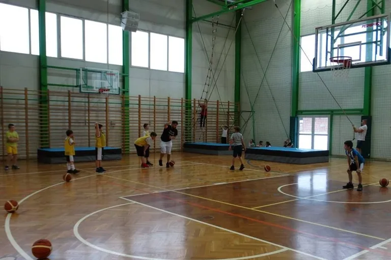 Feryjny obóz sportowy uczniów "dwójki" (zdjęcia)