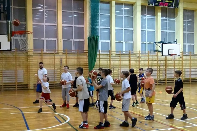 Feryjny obóz sportowy uczniów "dwójki" (zdjęcia)