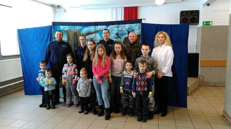 Dzielnicowi dbają o bezpieczeństwo najmłodszych podczas ferii (zdjęcia)