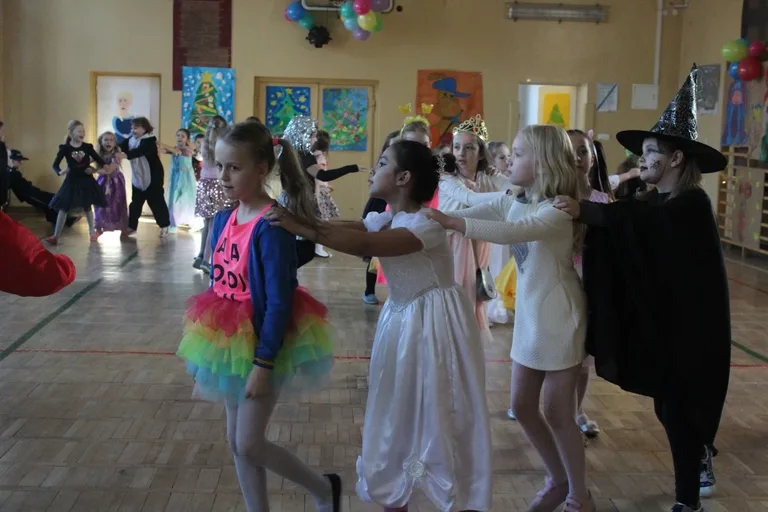Zabawa karnawałowa w "jedynce" (zdjęcia)