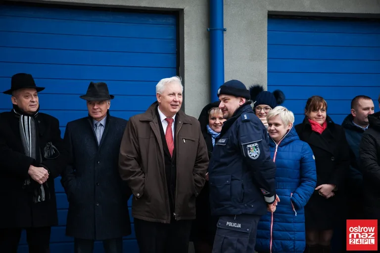 Ostrowska komenda Policji z nowymi radiowozami (zdjęcia, wideo)