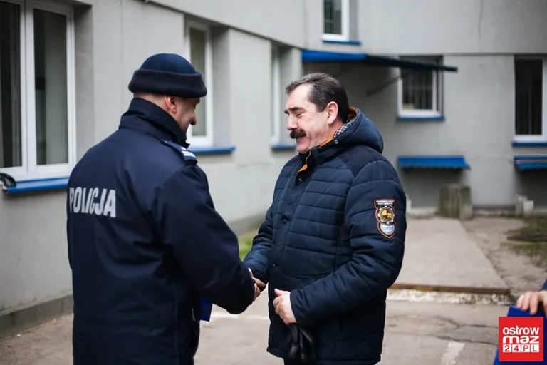 Ostrowska komenda Policji z nowymi radiowozami (zdjęcia, wideo)