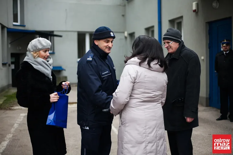 Ostrowska komenda Policji z nowymi radiowozami (zdjęcia, wideo)