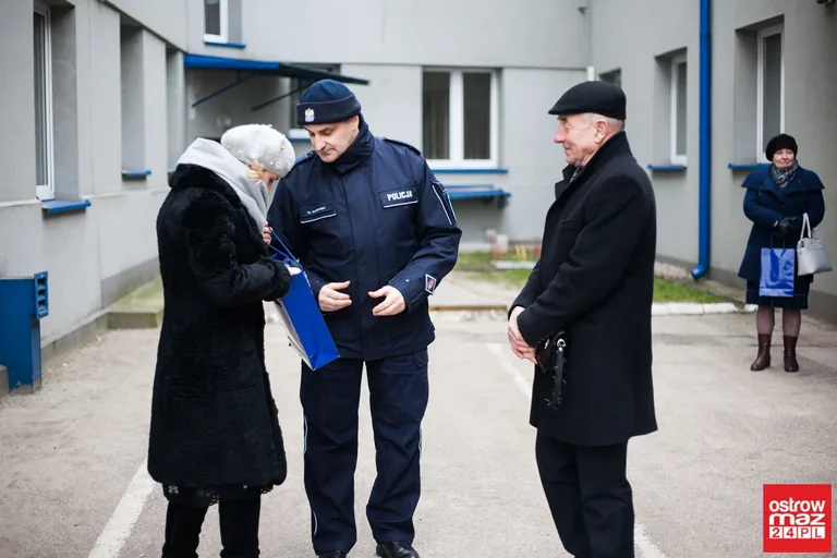 Ostrowska komenda Policji z nowymi radiowozami (zdjęcia, wideo)