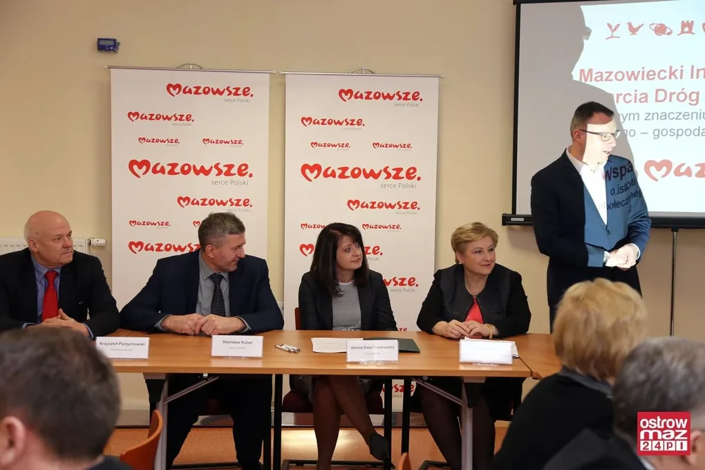 Prawie 2 mln zł dla powiatu ostrowskiego (zdjęcia)